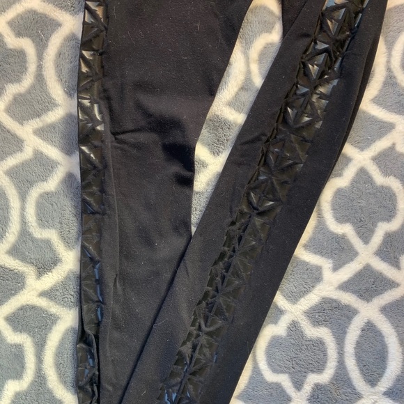 Lululemon leggings - Picture 3 of 4